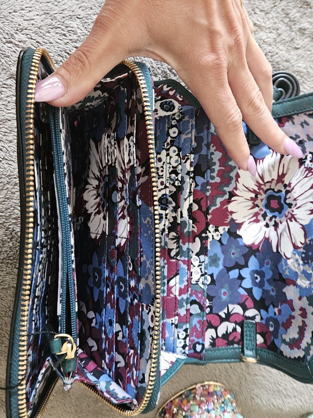 Vera Bradley green Leather Crossbody Bag & confetti Cuff bracelet - Picture 4 of 6